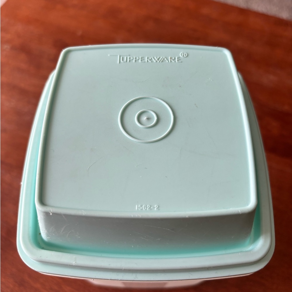 Tupperware Pick A Dilly Versatile Pickle Container - Picture 3 of 9